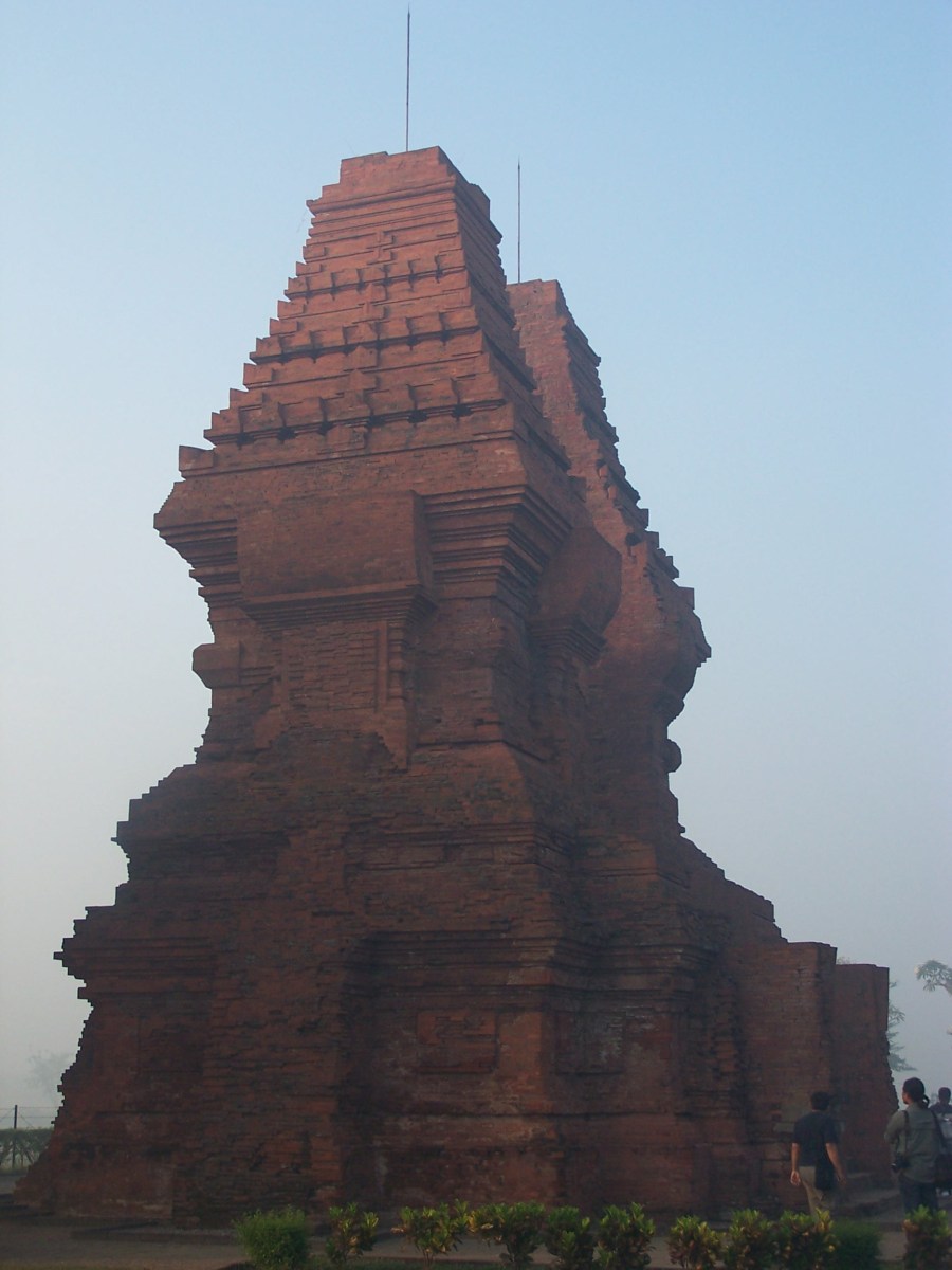 Candi Wringin Lawang